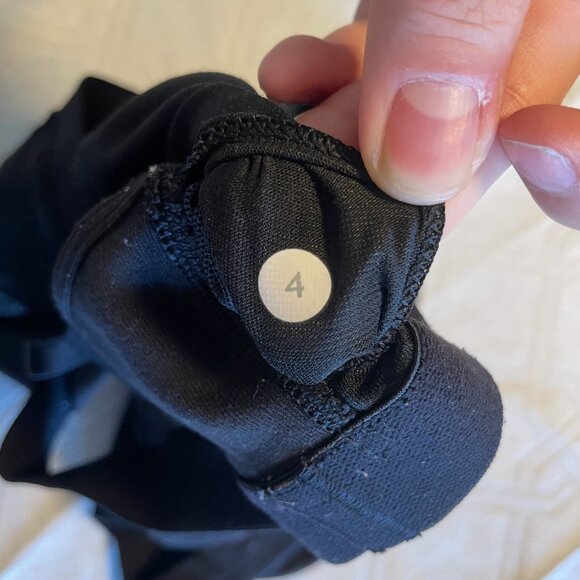 Lululemon double lined tank top with built in sports bra size 4 - Picture 5 of 5